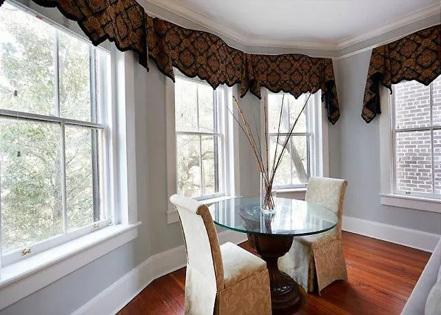 Apartment The Chippewa Suite On Savannah'S Famous Jones Street