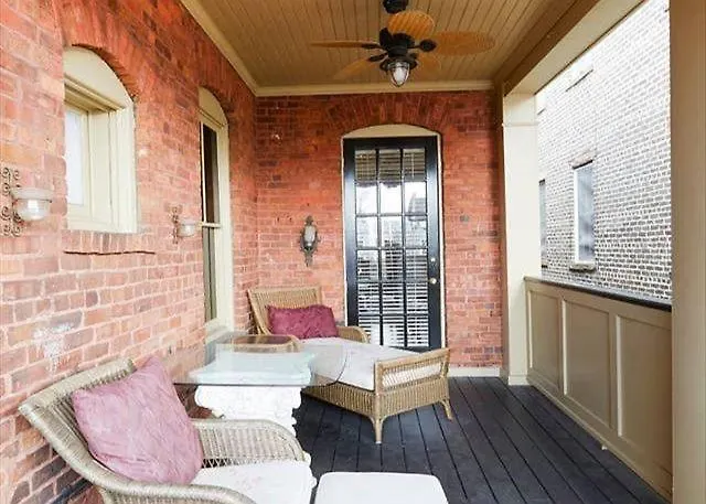 The Chippewa Suite On Savannah'S Famous Jones Street Apartment